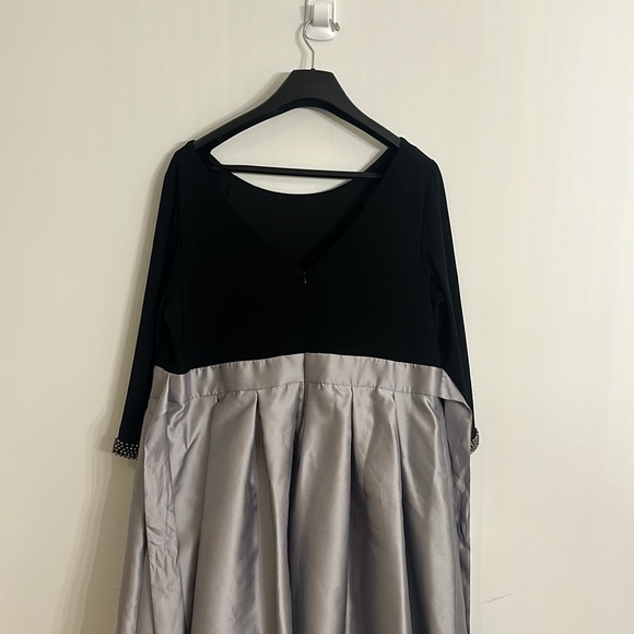 NWT Women’s Evening Gown - Picture 6 of 8